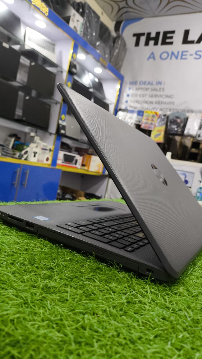 HP 250 G4 – Intel Core i3 6th Gen, 8GB RAM, 128GB SSD, 15.6" HD Display