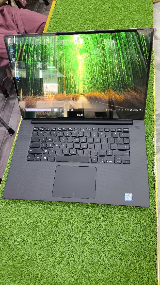 Dell Precision 5510 Mobile Workstation – Intel Core i7-6820HQ, 16GB RAM, 512GB NVMe SSD, NVIDIA Quadro M1000M 2GB, 15.6" 4K Touch Display