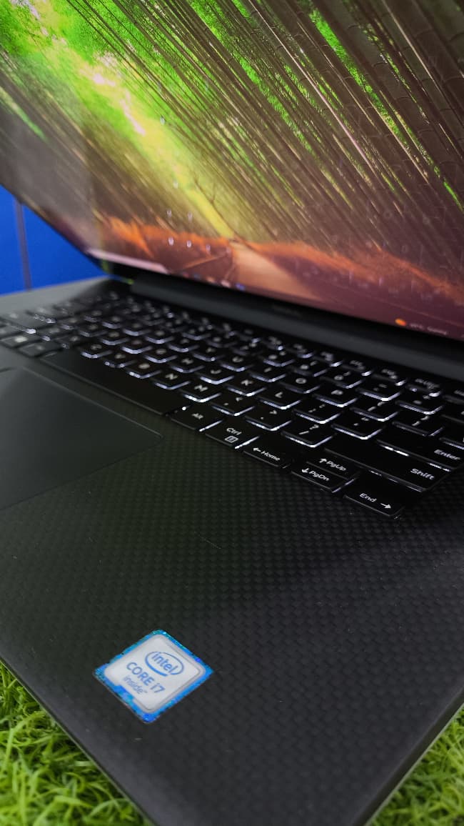 Dell Precision 5510 Mobile Workstation – Intel Core i7-6820HQ, 16GB RAM, 512GB NVMe SSD, NVIDIA Quadro M1000M 2GB, 15.6" 4K Touch Display