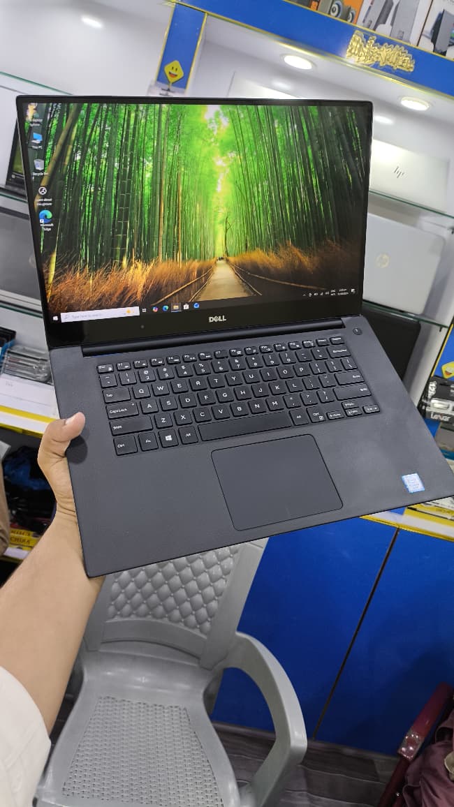 Dell Precision 5510 Mobile Workstation – Intel Core i7-6820HQ, 16GB RAM, 512GB NVMe SSD, NVIDIA Quadro M1000M 2GB, 15.6" 4K Touch Display