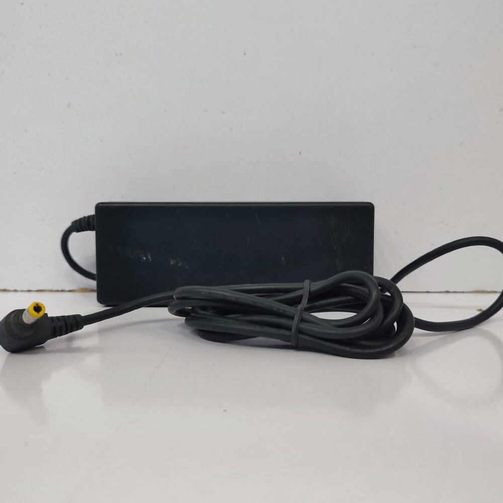 Toshiba / Fujitsu 90W AC Adapter – Universal Laptop Charger (19V 4.74A)