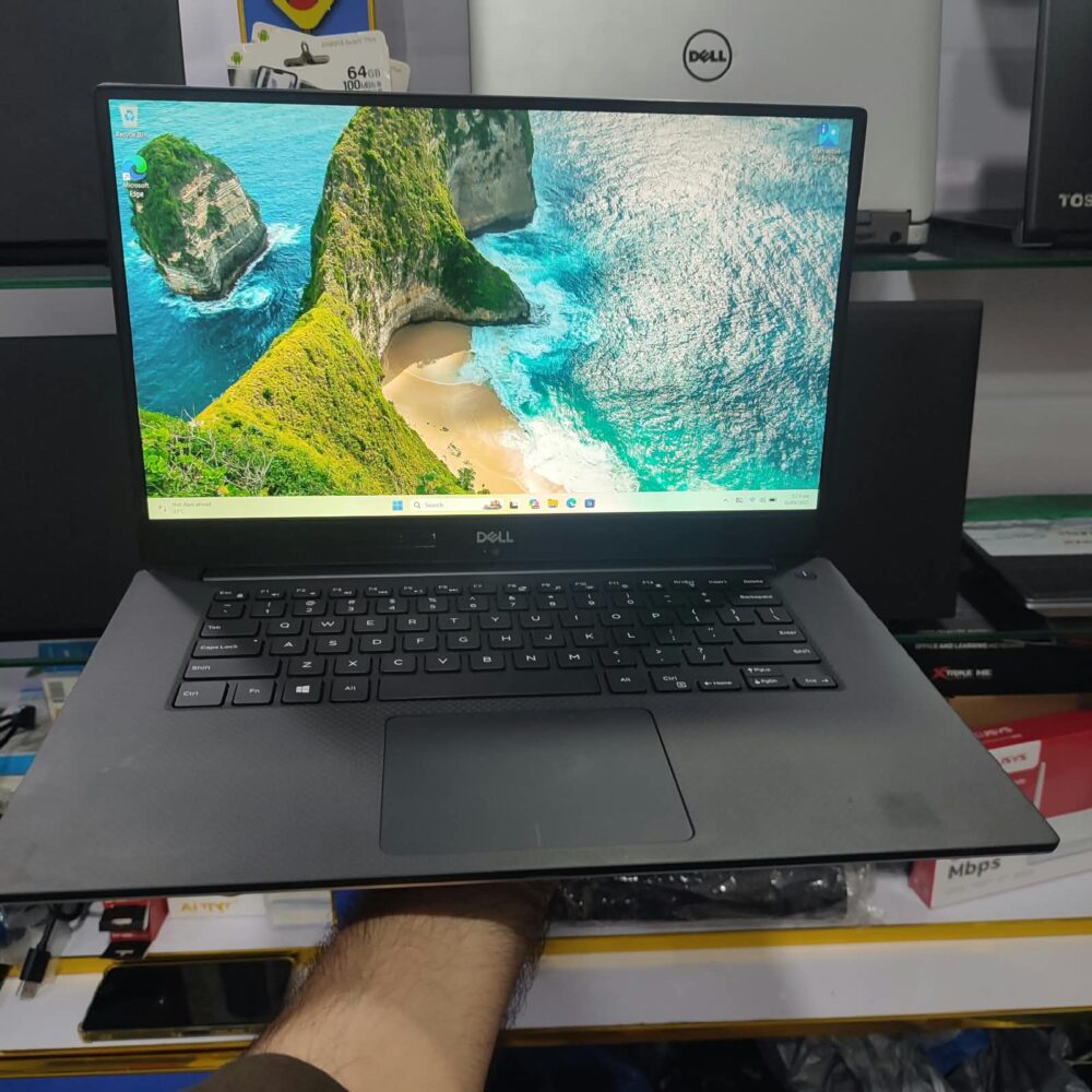Dell Precision 5530 – Intel Xeon E-2176M | 16GB DDR4 RAM | 256GB SSD | 4GB NVIDIA Quadro Graphics