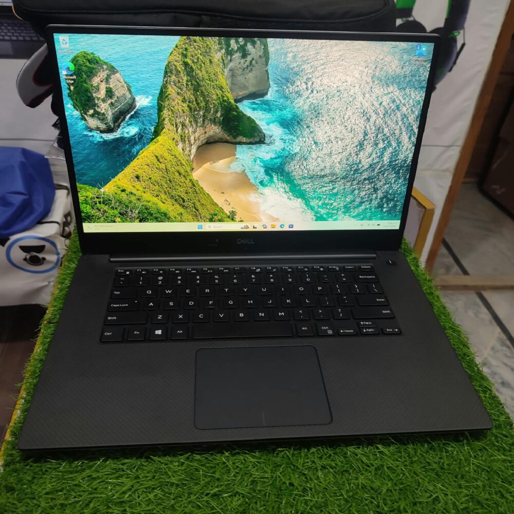 Dell Precision 5530 – Intel Xeon E-2176M | 16GB DDR4 RAM | 256GB SSD | 4GB NVIDIA Quadro Graphics